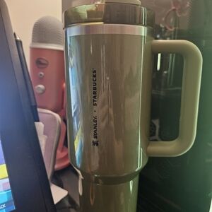Stanley x Starbucks Green Tumbler
